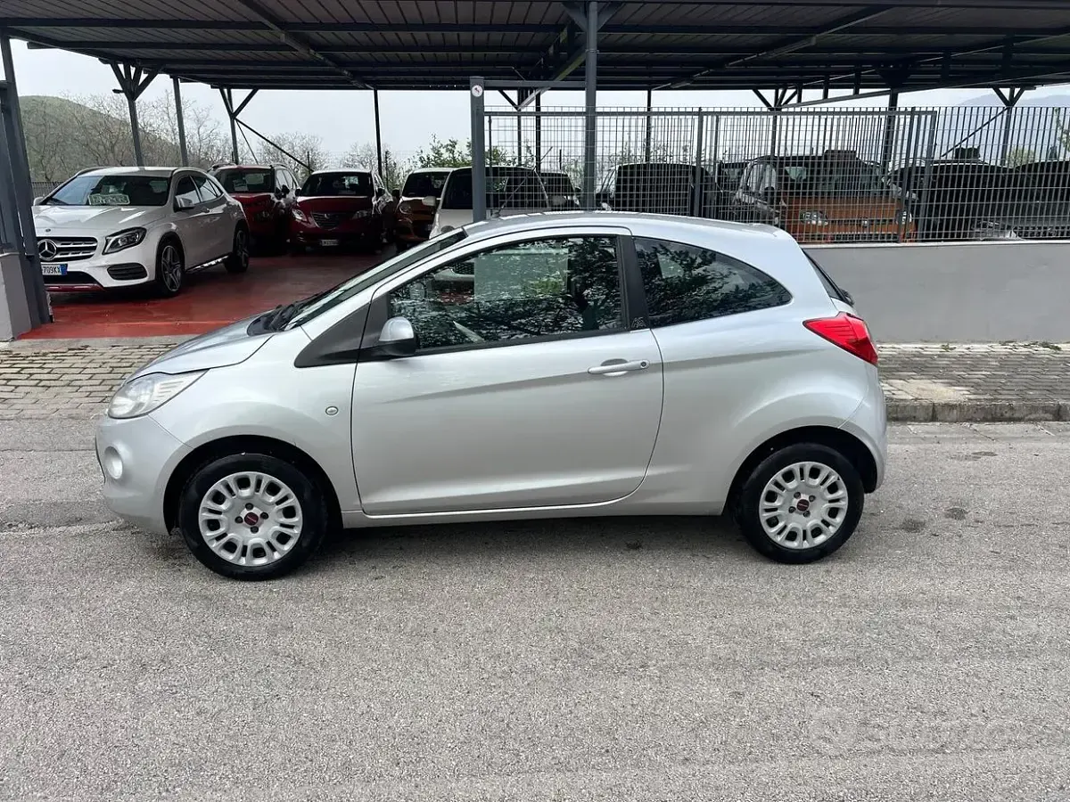 Begagnad Ford Ka Titanium 69 HK (50 kW) 2011 Grå Halvkombi