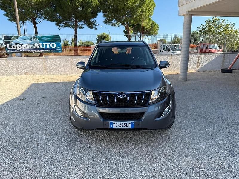 Usata Mahindra XUV500 140 CV (102 kW) 2016 Grigio SUV