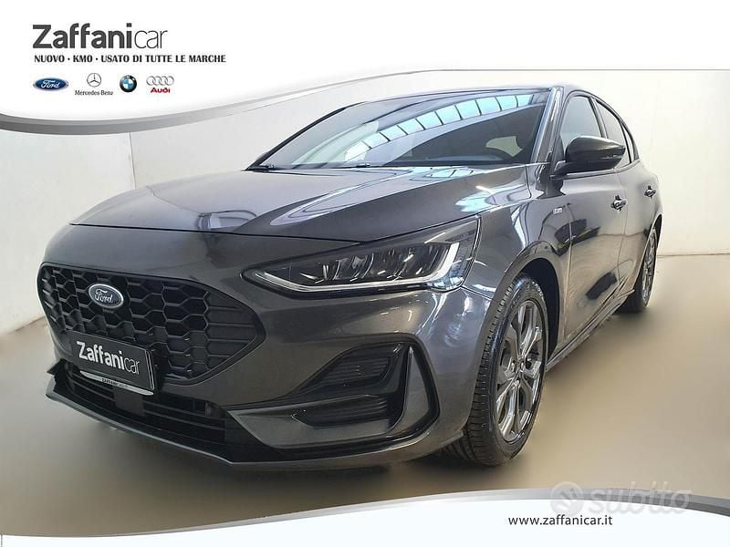 Grigio Usata 2022 Ford Focus ST-Line Tre volumi | 19.400 € (Buon prezzo) - Immagine 1/4