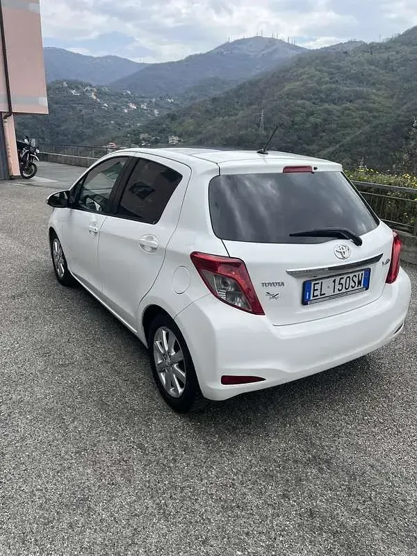 Usata Toyota Yaris Lounge 90 CV (66 kW) 2012 Utilitaria