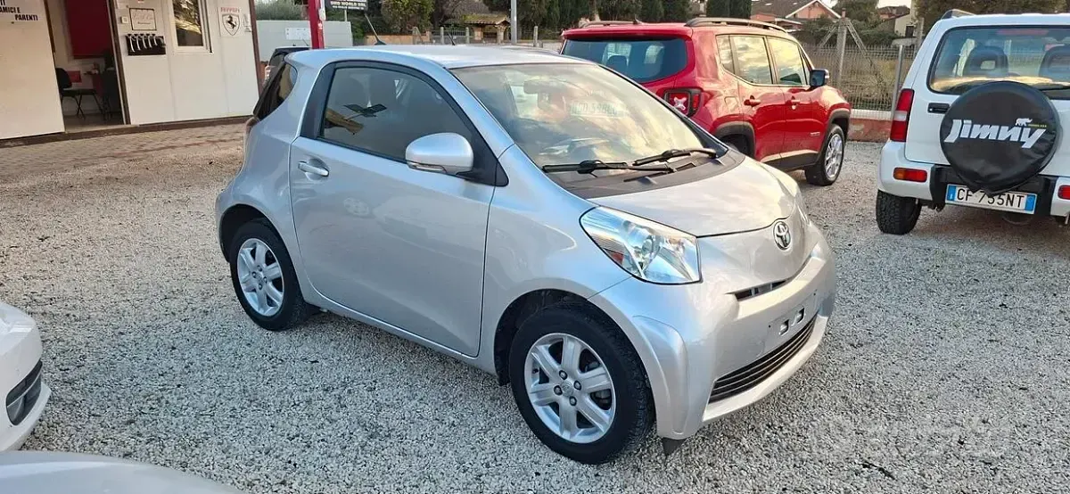 Usata Toyota iQ 90 CV (66 kW) 2011 Grigio Utilitaria
