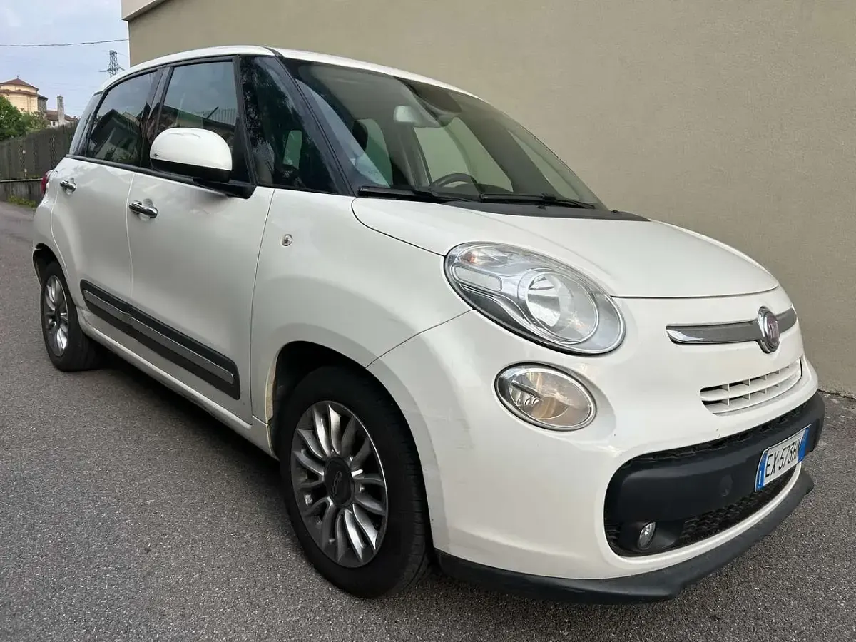 Begagnad Fiat 500L Lounge 105 HK (77 kW) 2014 Vit Minibuss