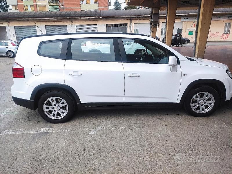 Usata Chevrolet Orlando 131 CV (96 kW) 2012 Bianco Monovolume