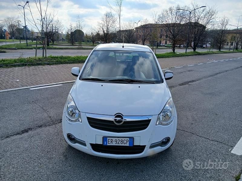 Bianco Usata 2013 Opel Agila Due volumi | 3990 € (Buon prezzo) - Immagine 1/4