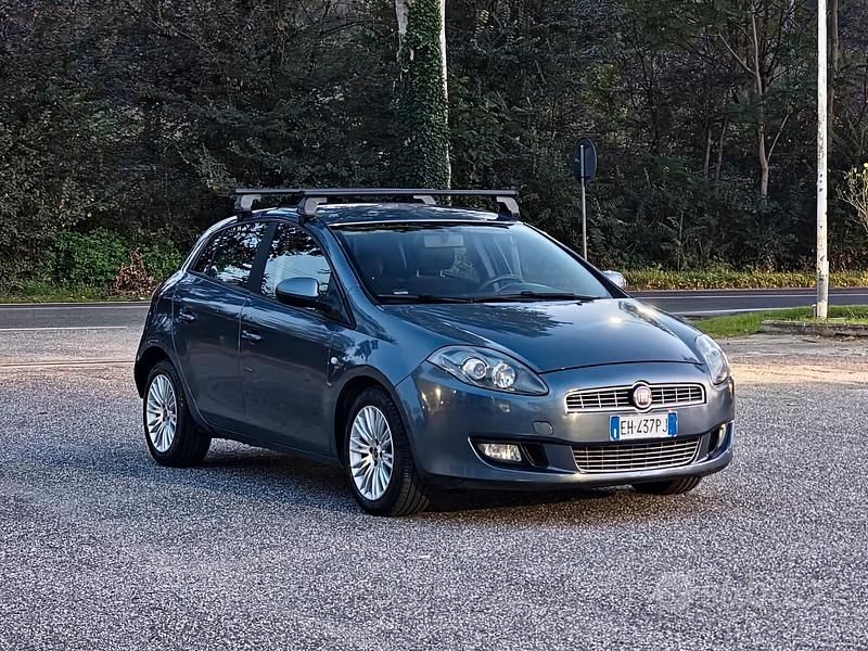 Usata Fiat Bravo Dynamic 120 CV (88 kW) 2011 Blu Utilitaria