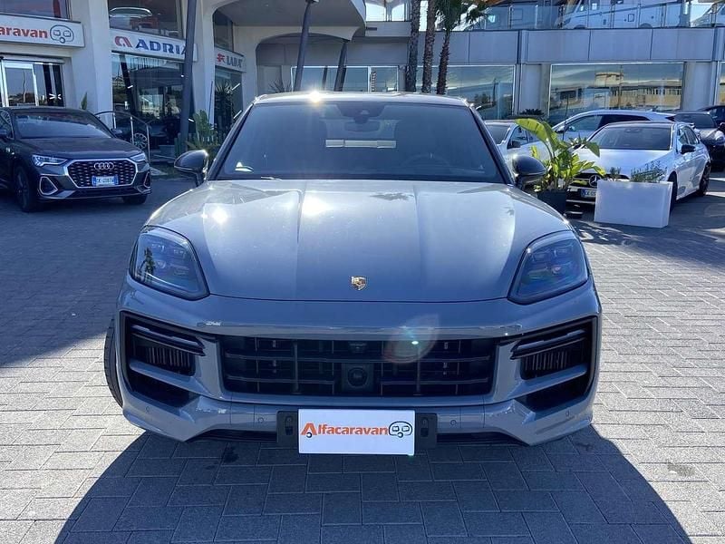 Usata Porsche Cayenne Turbo 600 CV (441 kW) 2024 Grigio SUV