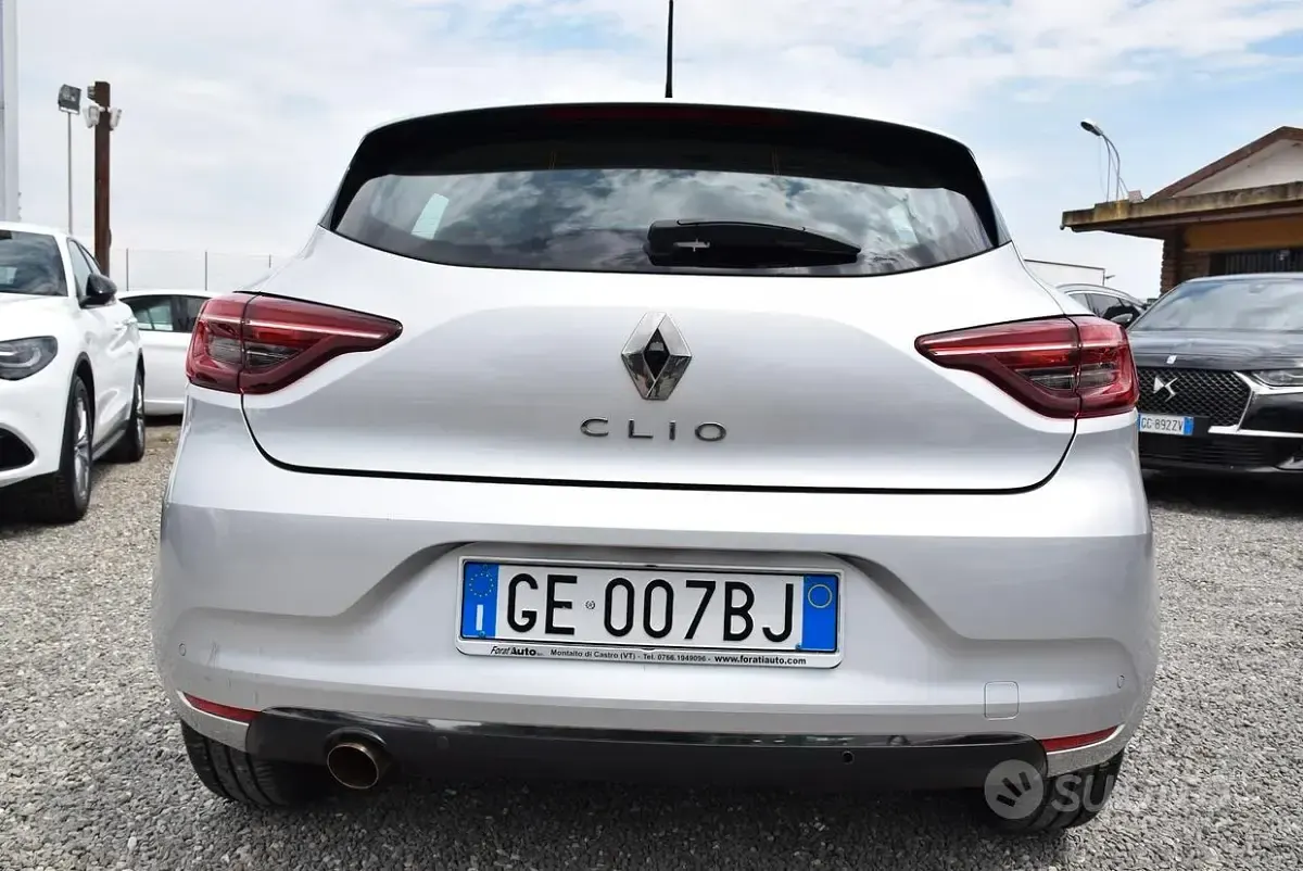 Usata Renault Clio V 101 CV (74 kW) 2021 Grigio Berlina