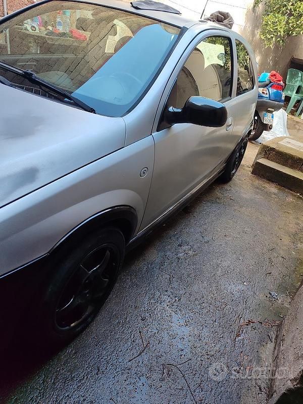 Usata Opel Corsa 69 CV (50 kW) 2005 Grigio Utilitaria