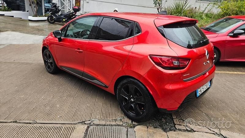 Second-hand Renault Clio IV 90 CP (66 kW) 2014 Roșu Berlinǎ