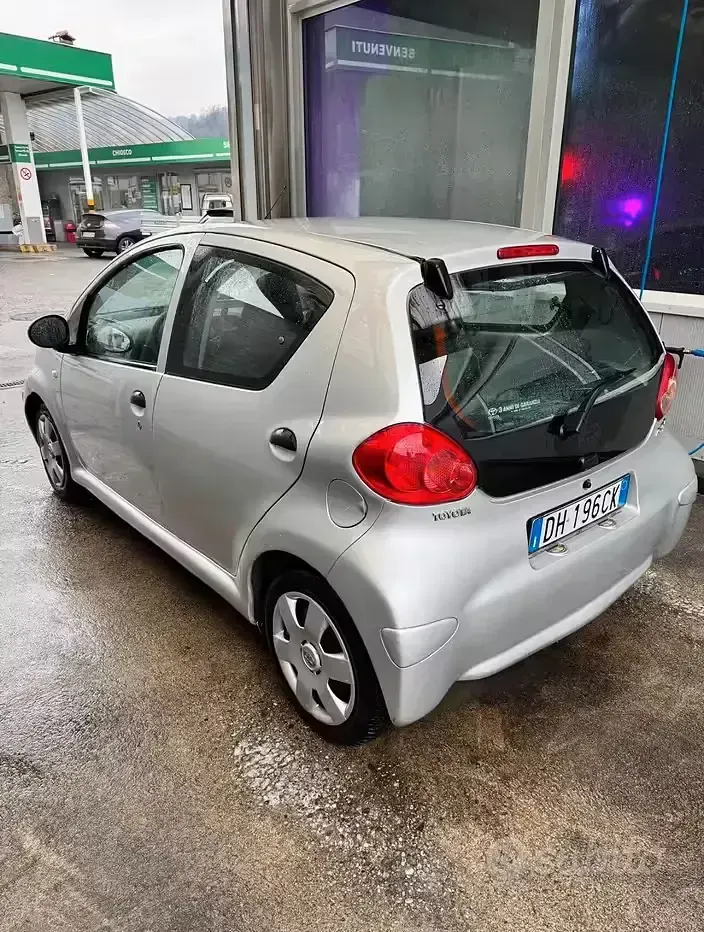 Gebraucht Toyota Aygo 68 PS (50 kW) 2008 Grau Kleinwagen
