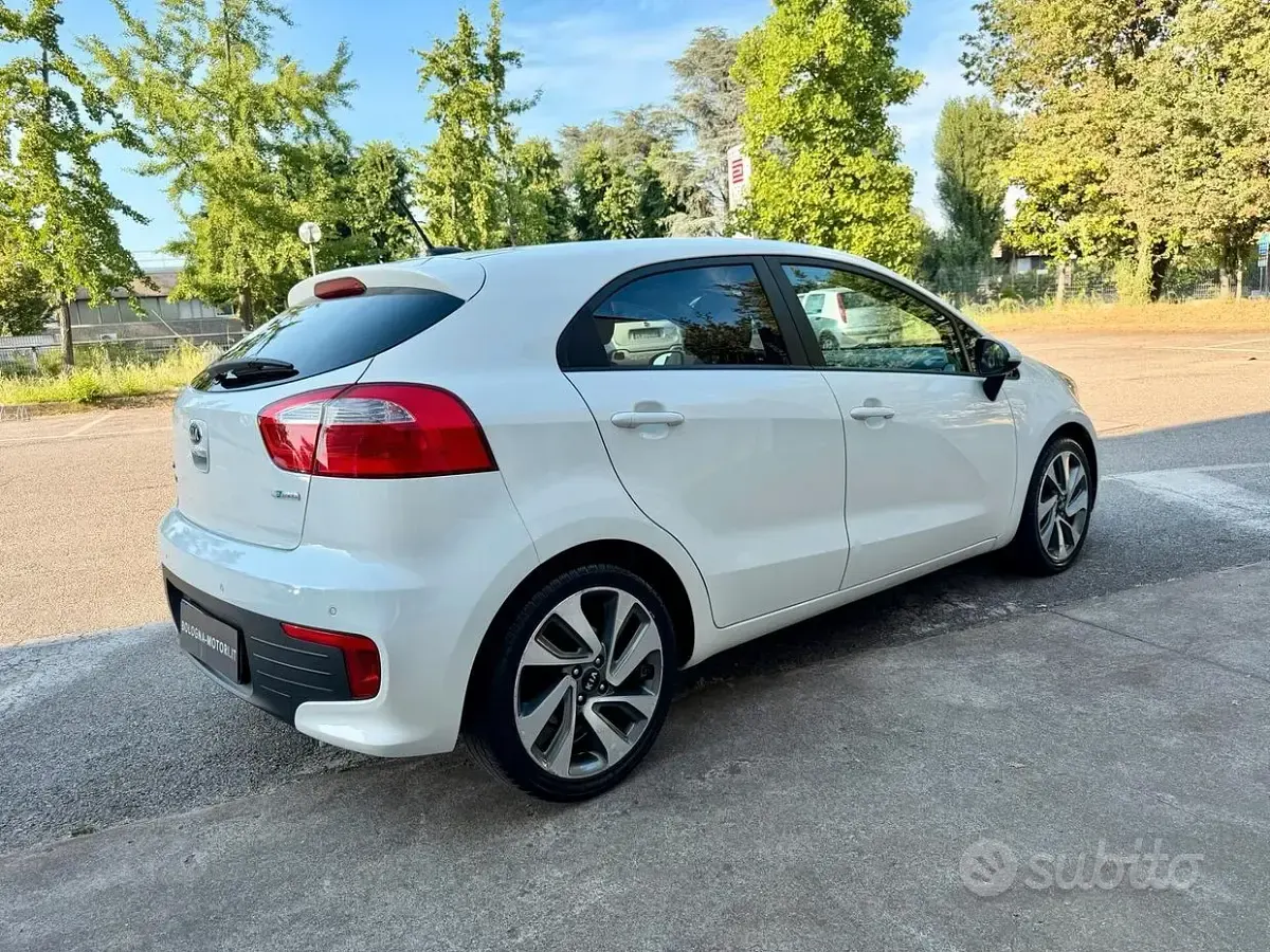 Usata Kia Rio 75 CV (55 kW) 2016 Bianco Utilitaria