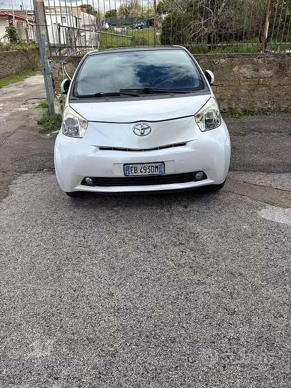Usata Toyota iQ 98 CV (72 kW) 2010 Bianco Utilitaria