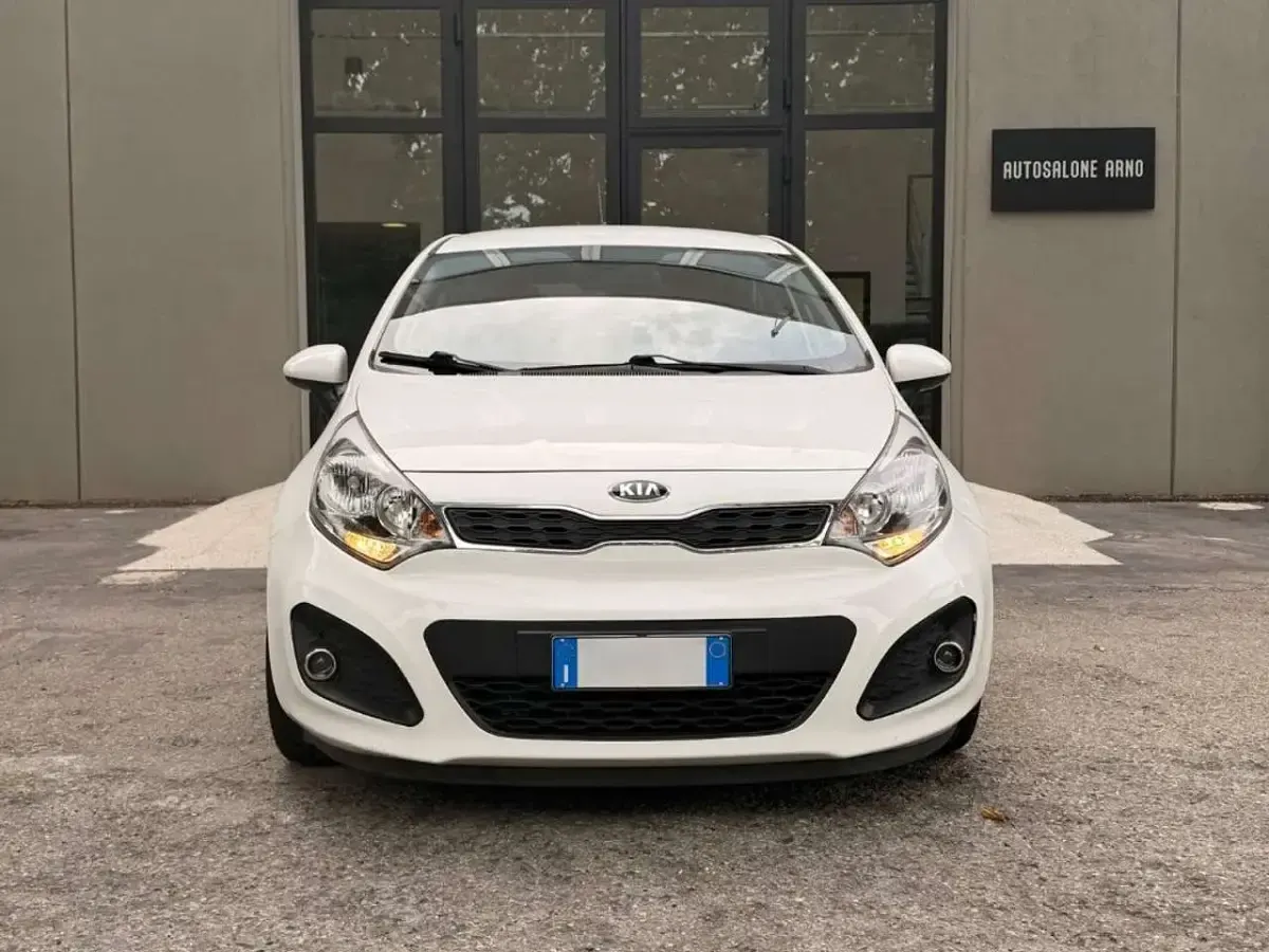 Usata Kia Rio 84 CV (61 kW) 2015 Bianco Berlina