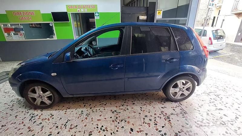 Usata Ford Fiesta 2006 Blu Utilitaria