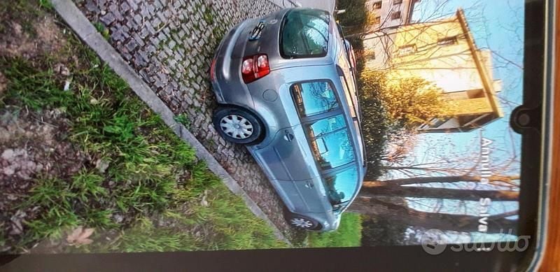 Usata 2007 VW Touran Monovolume | 2200 € (Super prezzo) - Immagine 1/2