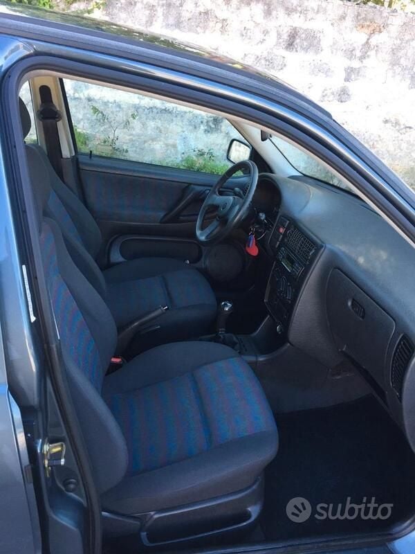 Usata VW Polo 60 CV (44 kW) 1996 Grigio Utilitaria