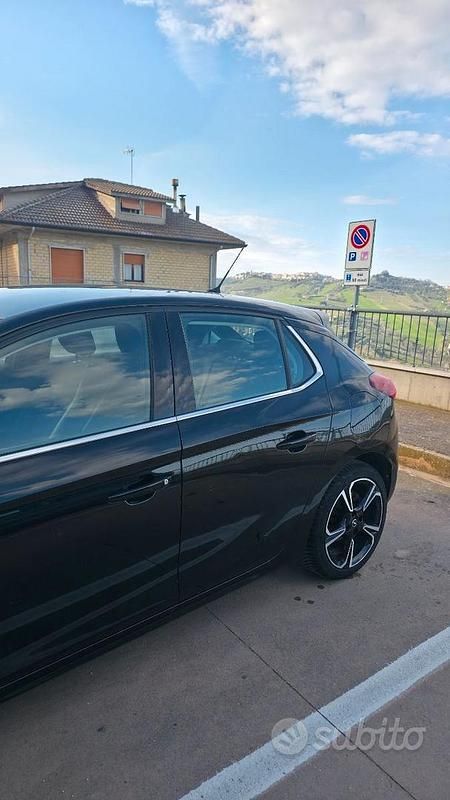 Usata Opel Corsa Elegance 102 CV (75 kW) 2021 Nero Utilitaria