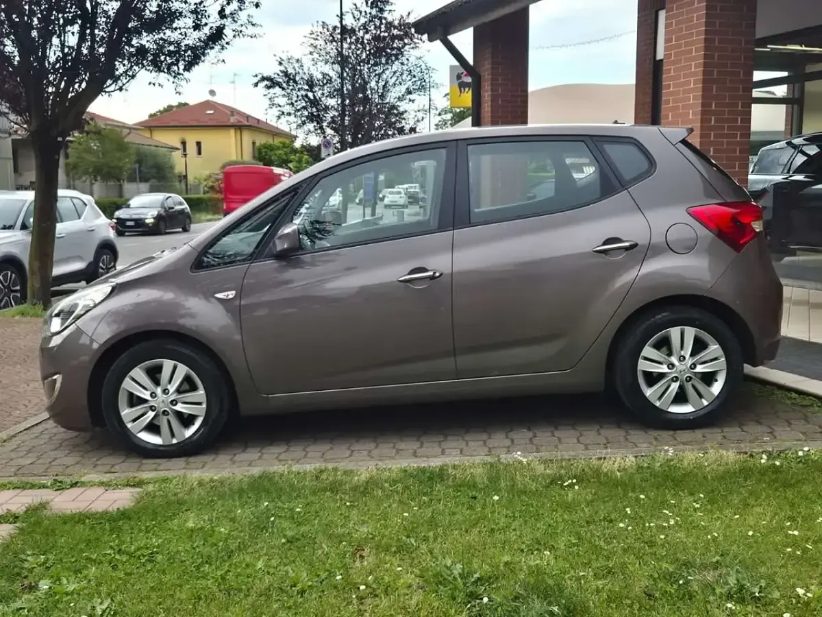 Usata Hyundai ix20 Comfort 90 CV (66 kW) 2011 Bronzo Utilitaria