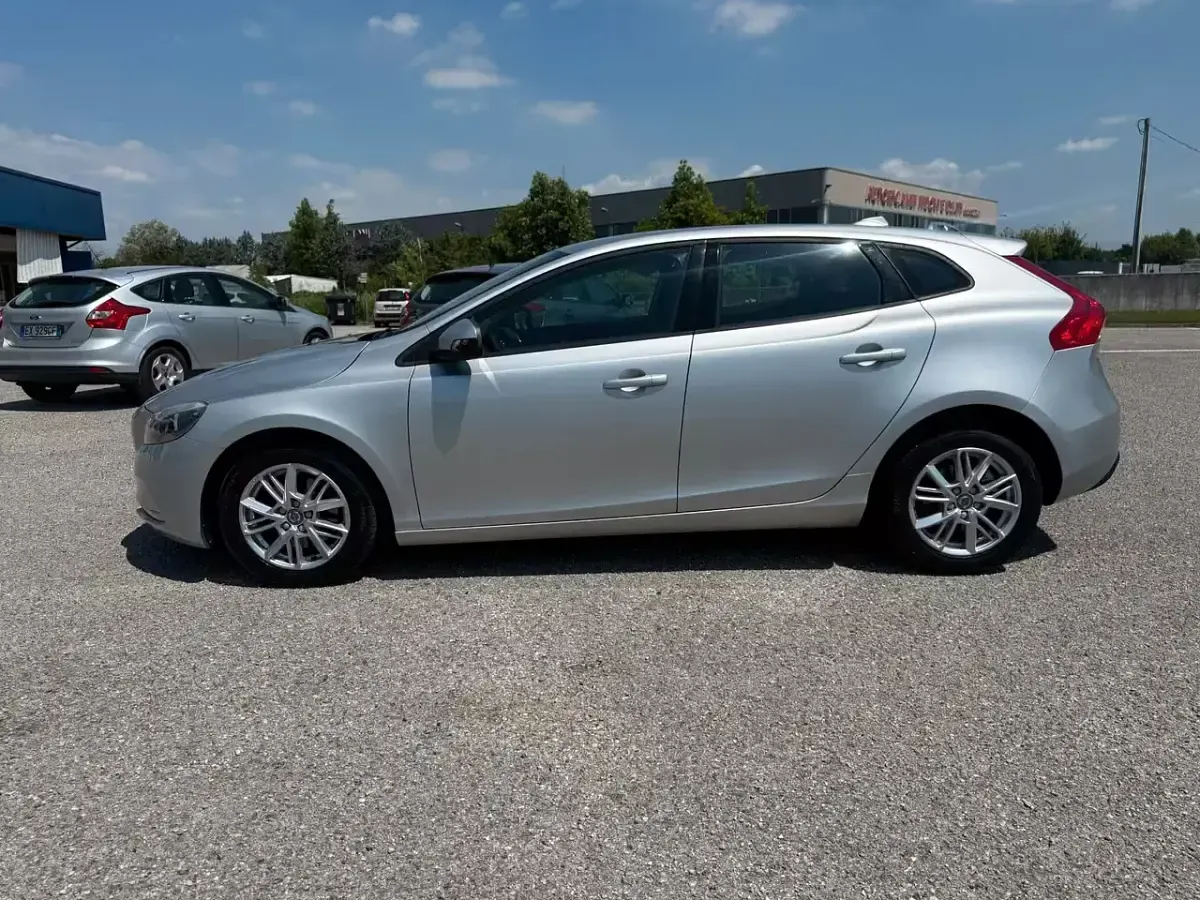 Usata Volvo V40 120 CV (88 kW) 2016 Argento Station wagon