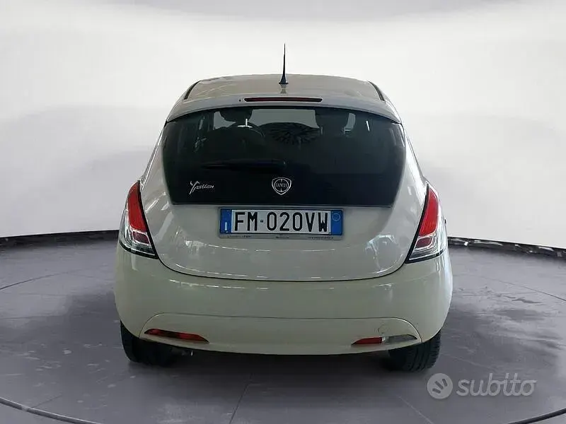 Usata Lancia Ypsilon Silver 95 CV (69 kW) 2017 Beige Utilitaria