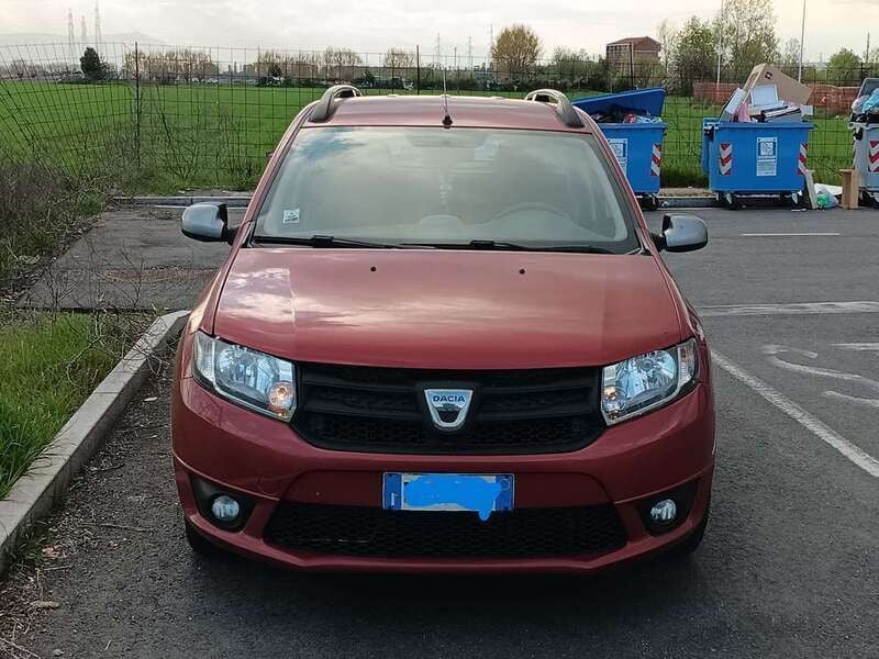 Rosso Usata 2015 Dacia Logan MCV Station wagon | 3200 € (Buon prezzo) - Immagine 1/4