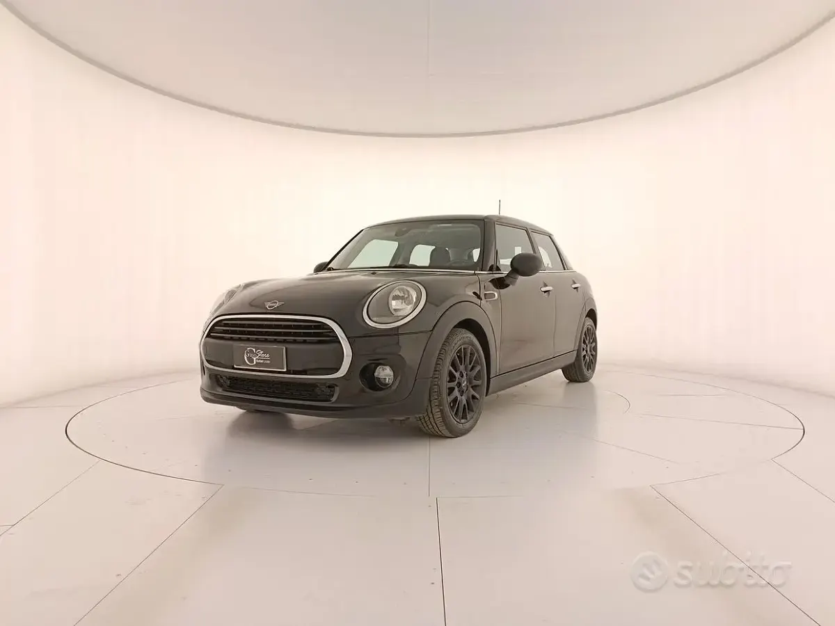 Usata Mini ONE 75 CV (55 kW) 2018 Utilitaria