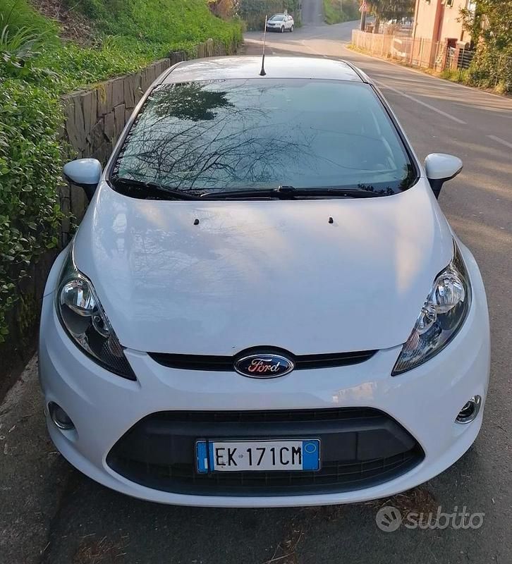 Usata Ford Fiesta Titanium 60 CV (44 kW) 2012 Bianco Utilitaria