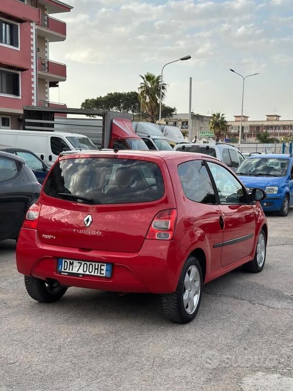 Usata Renault Twingo Initiale 64 CV (47 kW) 2008 Rosso Utilitaria