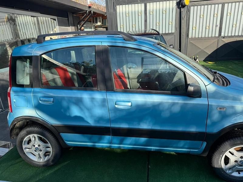 Usata Fiat Panda 4x4 74 CV (54 kW) 2006 Blu Utilitaria