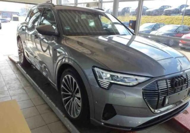 Usata Audi e-tron S-Line 300 kW (408 CV) 2023 Grigio SUV