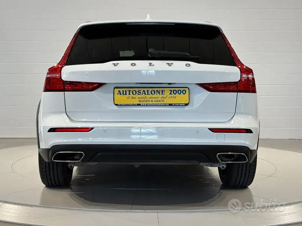 Usata Volvo V60 CC Business Edition 190 CV (139 kW) 2020 Bianco Station wagon