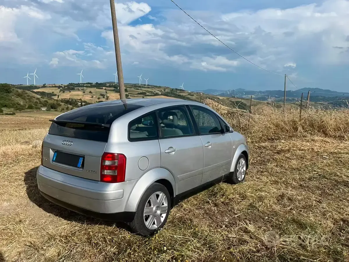 Usata Audi A2 75 CV (55 kW) 2003 Grigio Utilitaria
