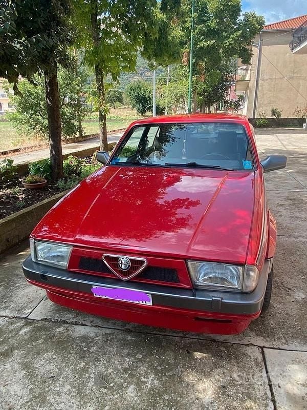 Usata Alfa Romeo 75 148 CV (108 kW) 1992 Rosso Berlina