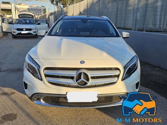 Usata Mercedes GLA200 136 CV (100 kW) 2016 Bianco SUV
