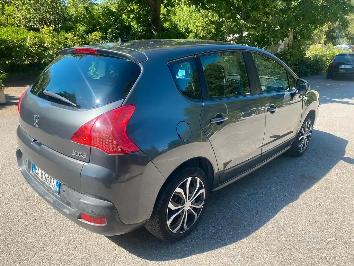 Usata Peugeot 3008 Business-Line 109 CV (80 kW) 2010 Grigio Station wagon