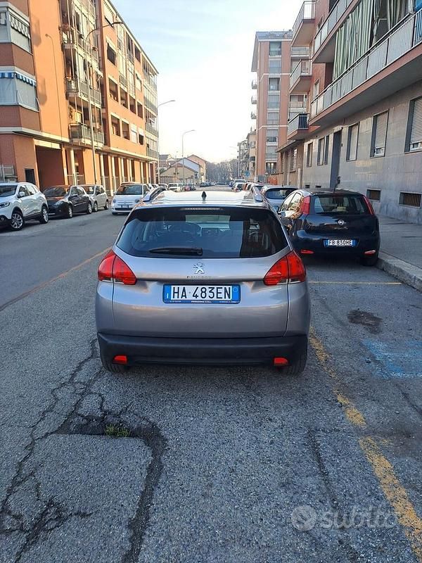 Usata Peugeot 2008 Allure 81 CV (59 kW) 2015 Grigio SUV
