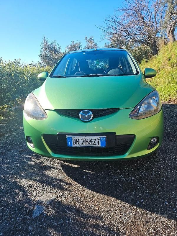 Usata Mazda 2 68 CV (50 kW) 2008 Verde Utilitaria