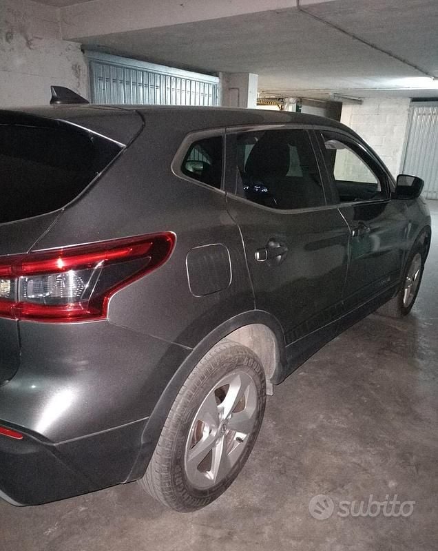 Usata Nissan Qashqai 131 CV (96 kW) 2017 Grigio SUV