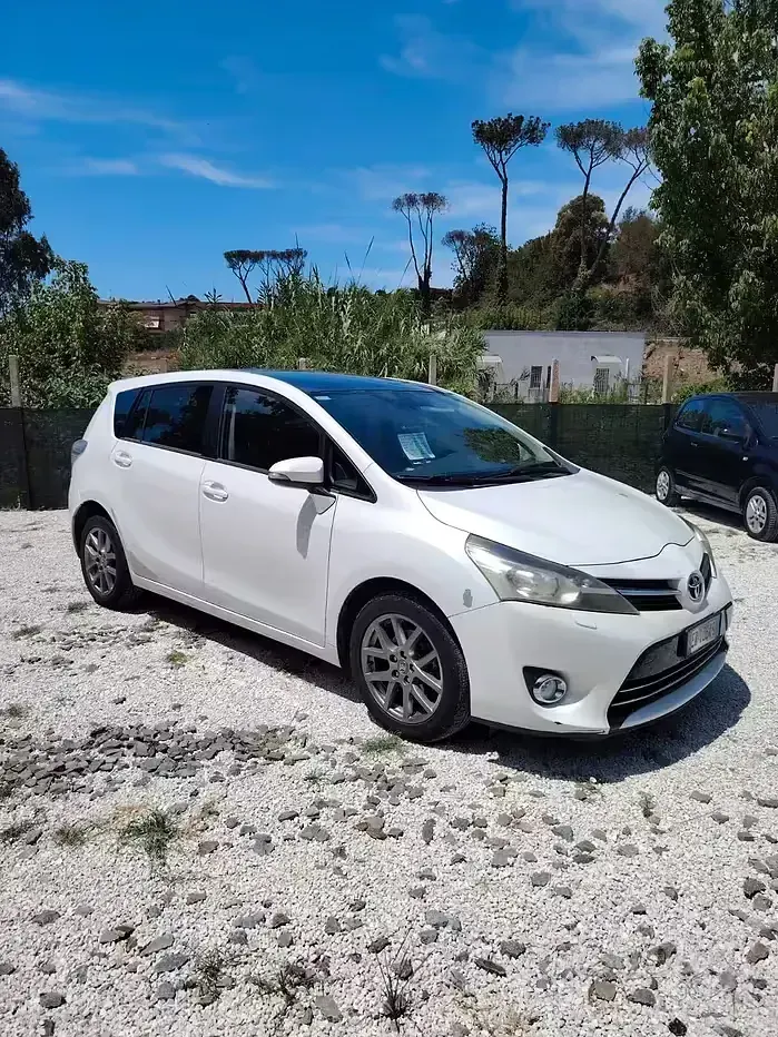 Usata Toyota Verso Active 124 CV (91 kW) 2013 Bianco Monovolume