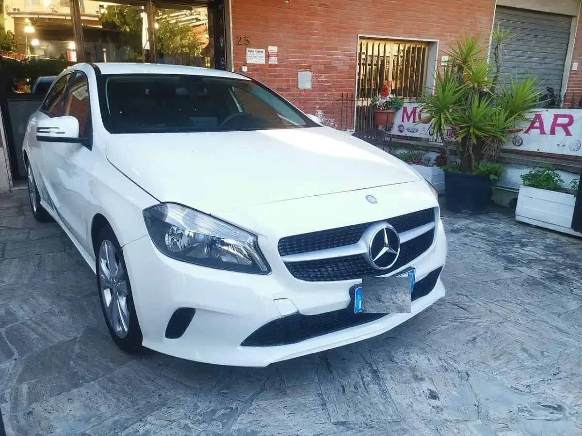 Usata Mercedes 180 Business 90 CV (66 kW) 2015 Bianco Berlina