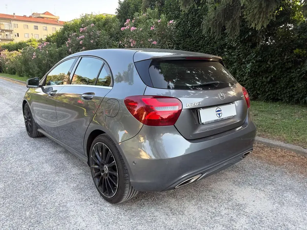 Usata Mercedes A200 156 CV (114 kW) 2017 Argento Utilitaria