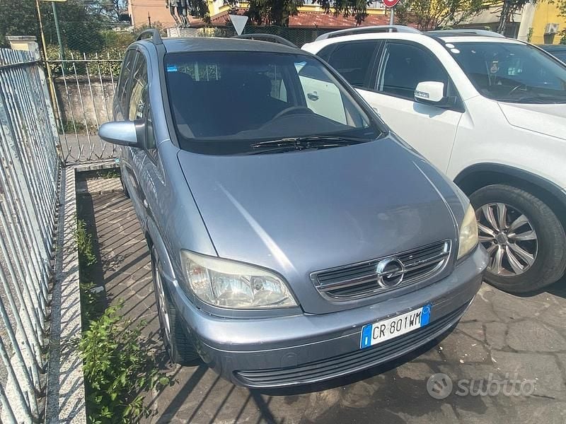 Usata Opel Zafira 2004 Grigio Monovolume
