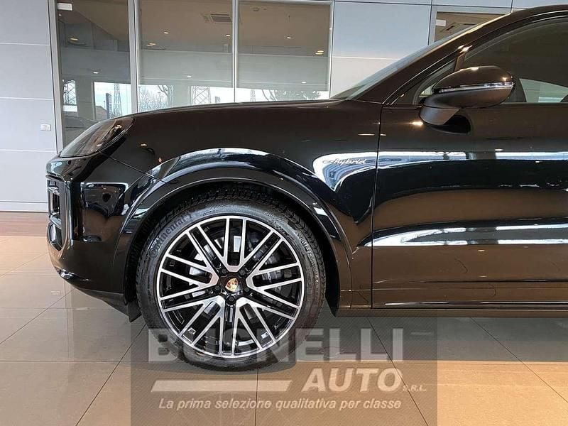Usata Porsche Cayenne 470 CV (345 kW) 2023 Nero cromite SUV