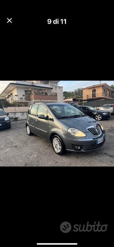 Grigio Usata 2010 Lancia Musa Monovolume | 3000 € (Buon prezzo) - Immagine 1/4