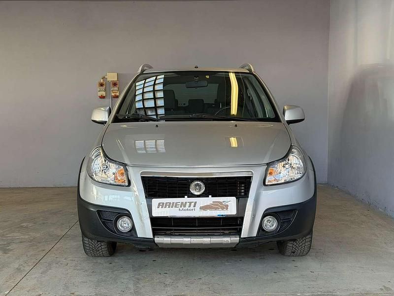 Usata Fiat Sedici Emotion 107 CV (78 kW) 2007 Argento SUV