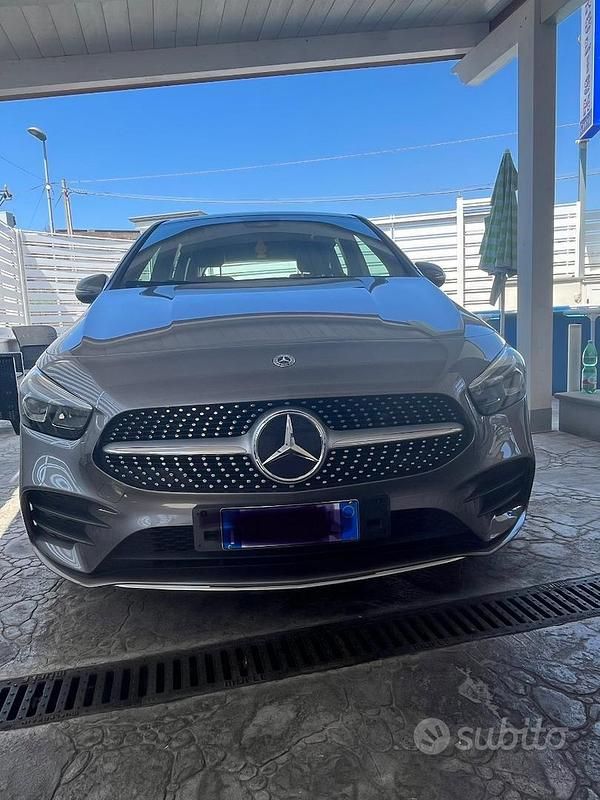 Usata Mercedes B180 136 CV (100 kW) 2020 Grigio Monovolume