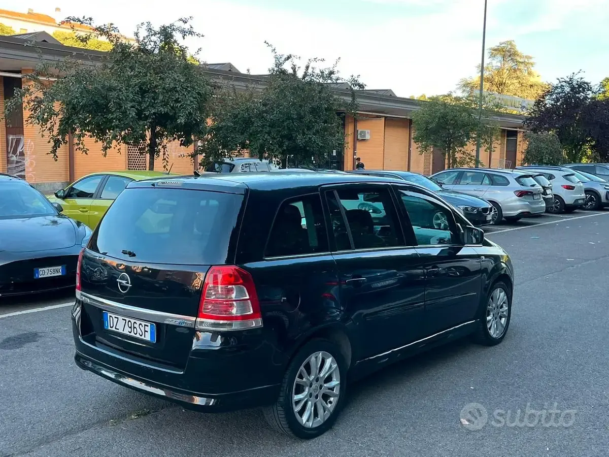 Usata Opel Zafira 150 CV (110 kW) 2009 Nero Monovolume