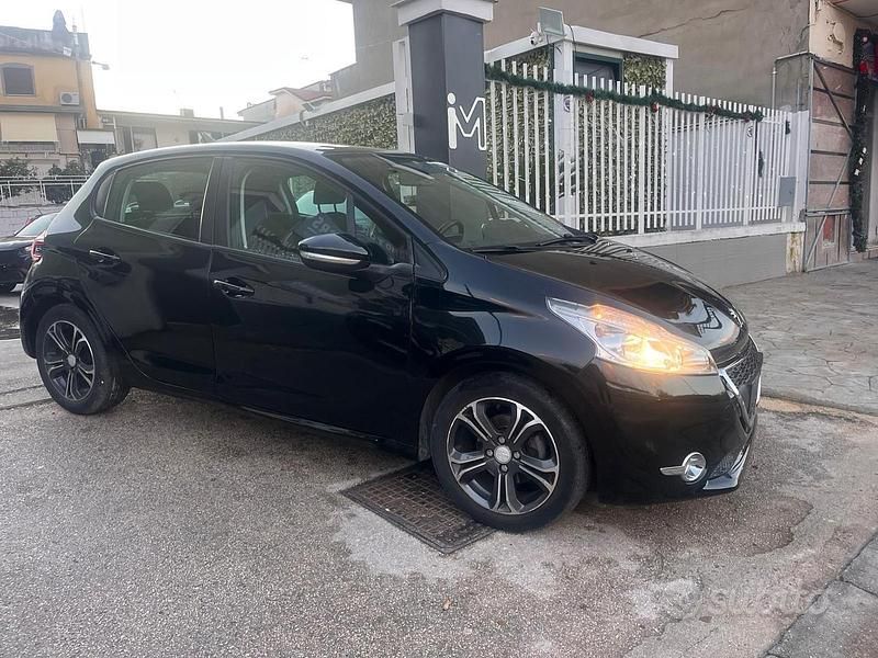 Usata Peugeot 208 Business-Line 68 CV (50 kW) 2015 Nero Utilitaria