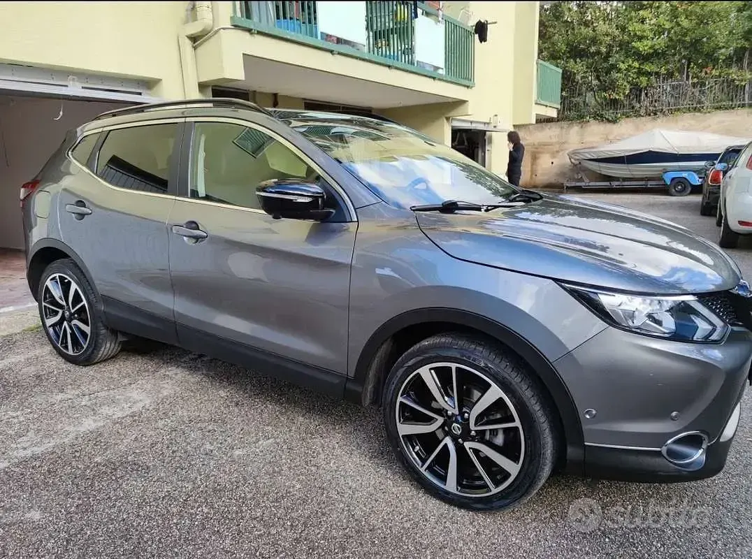 Usata Nissan Qashqai Tekna+ 131 CV (96 kW) 2014 Grigio SUV