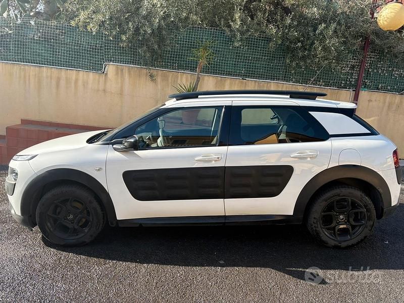 Usata Citroën C4 Cactus Feel 82 CV (60 kW) 2015 Nero Utilitaria